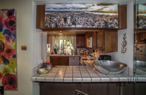 Paradise House | Exclusive Designer Home, ULTRA SECURE and QUIET near VEGAS STRIP!