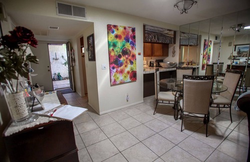 Paradise House | Exclusive Designer Home, ULTRA SECURE and QUIET near VEGAS STRIP!