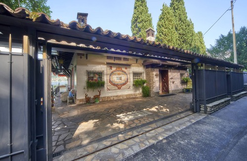Lierna Villa | EXCLUSIVE DETACHED VILLA DIRECTLY ON THE LAKE WITH PRIVATE GARDEN.