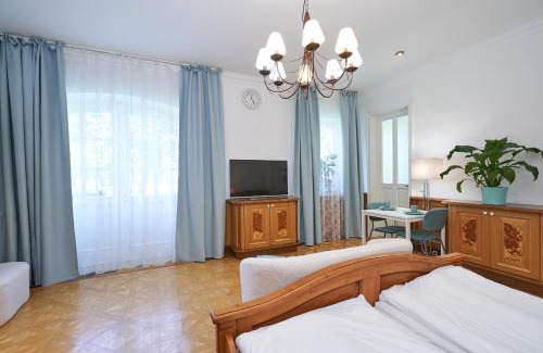 Baden Apartment | Exclusive Entry: Cozy Guestroom