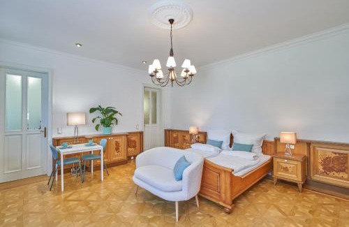 Baden Apartment | Exclusive Entry: Cozy Guestroom