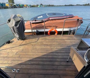 Maasbommel Boat Rental | Exclusive Houseboat La Mare 12 x 5 m in Maasbommel
