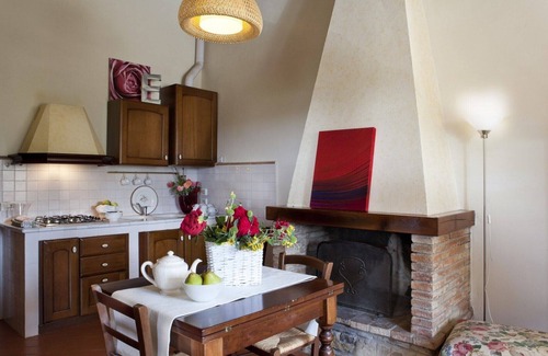 Castellina in Chianti Apartment | Exclusive Patio with Panorama, Pool & Charme