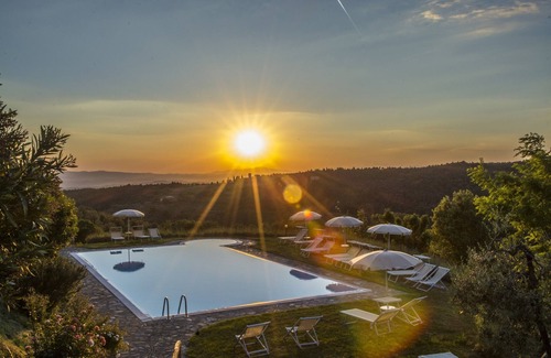 Castellina in Chianti Apartment | Exclusive Patio with Panorama, Pool & Charme