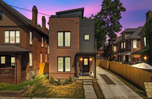Franklin Park House | Exclusive, Luxury Retreat in Columbus, Hot Tub, Rooftop Deck, Sleeps 12