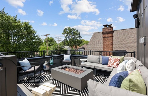 Franklin Park House | Exclusive, Luxury Retreat in Columbus, Hot Tub, Rooftop Deck, Sleeps 12