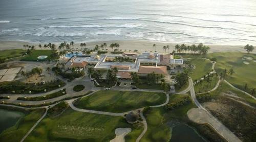 Barra Vieja Apartment | Exclusive Oceanfront Apartment Beach access