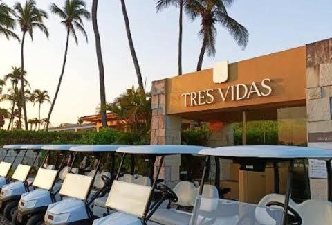 Barra Vieja Apartment | Exclusive Oceanfront Apartment Beach access