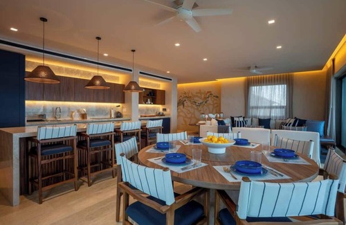 Isla Mujeres Apartment | Exclusive Penthouse | 5BR | Private Roof w/Pool