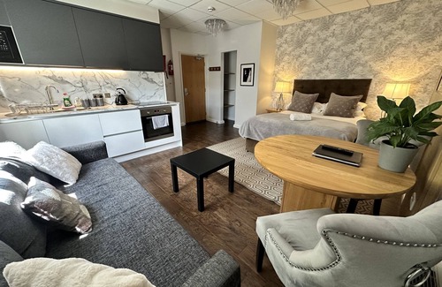 Long Hanborough Bed & Breakfast | Exclusive use of a 12 Bedroom Property - Sleeps 24nPerfect for Groups & families