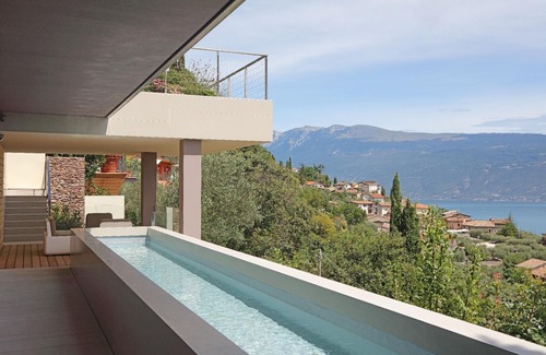 Pulciano House | Exclusive Villa Agave lake view, private pool