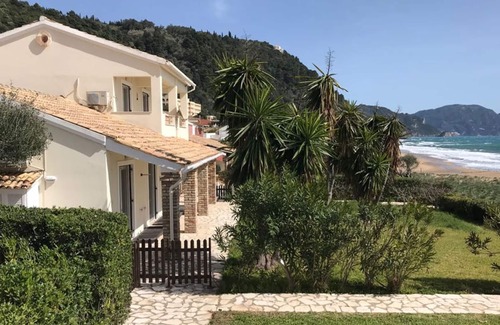 Parelia House | Exclusive villa by the sea