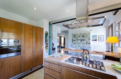 Syracuse Villa | Exclusive villa, heated saltwater-pool, fireplace, WiFi, aircon, 8 pers.