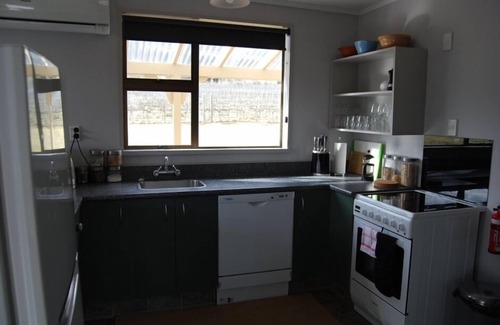 Alexandra Cottage | Exclusive Vineyard Cottage Escape