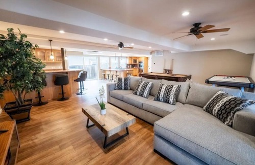 Discovery Bay House | Exclusive Waterfront Luxury Villa in Discovery Bay, Sleeps up to 18