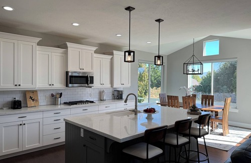 West Jordan House | Executive 4-bedroom house in West Jordan with hot tub - Mountains & ski resorts