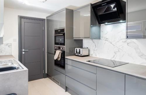 Southampton House | Executive 8beds 3bath Contractorswelcome Parking