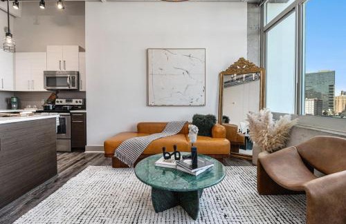 Downtown Atlanta Apartment | Executive Downtown Atlanta Condo Steps From Dragon Con and Convention Center Plus Free Parking