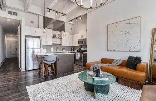 Downtown Atlanta Apartment | Executive Downtown Atlanta Condo Steps From Dragon Con and Convention Center Plus Free Parking