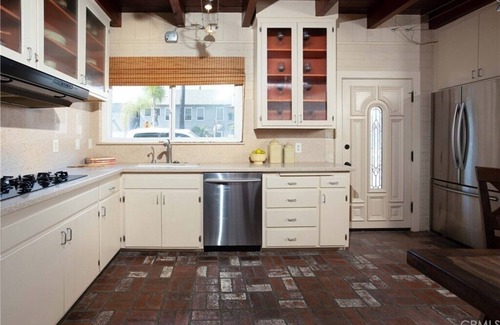 Peninsula Cottage | Executive Hideaway Nestled between Secluded Beaches