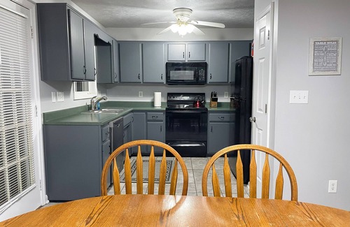 Highview House | Executive Housing for business/work or Interim Family Stay