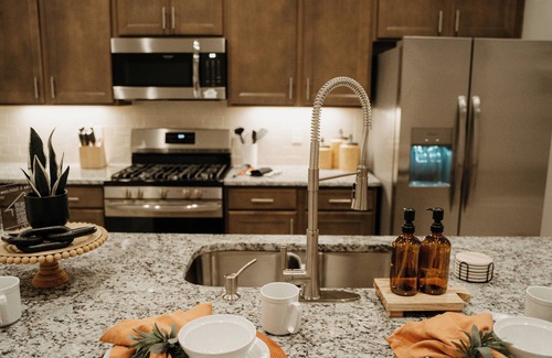Lake Charles House | Executive Housing | Water Views | New Build | Close to Golf Course | Fast WiFi | Garage