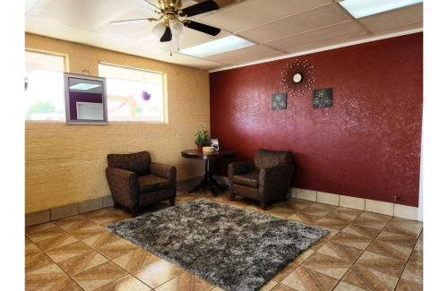 Mena Hotel | Executive Inn By OYO Queenville Mena