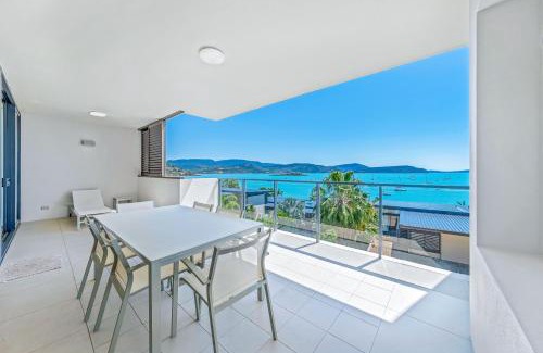 Airlie Beach Apartment | Executive on Whisper Bay - Cannonvale