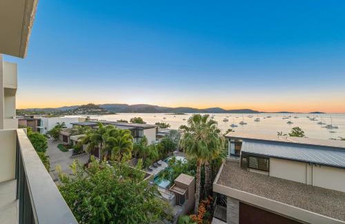 Airlie Beach Apartment | Executive on Whisper Bay - Cannonvale