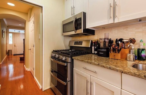 Mount Pleasant House | Executive renovated 3br/3b row house