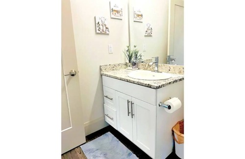 Clayton-Tamm Apartment | Executive Rental- Garage Parking- King Bed (319)