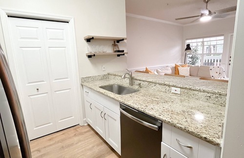 Hyde Park Condo | Executive Rental in the Heart of Hyde Park Village