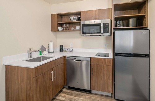 Holly Hotel | Executive Residency by Best Western Navigator Inn & Suites