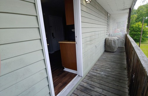 Bluewell Apartment | Executive Short-Term Rental 2-Bed 1-Bath Pets Allowed