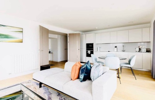 Woolwich Apartment | Executive split floor waterfront penthouse