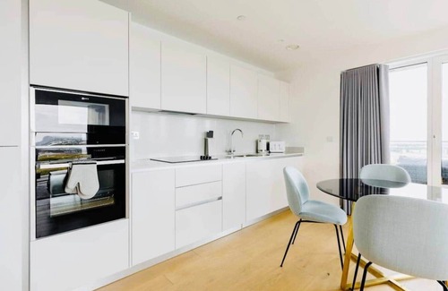 Woolwich Apartment | Executive split floor waterfront penthouse