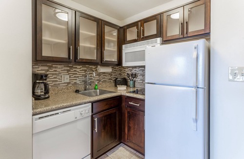 Davenport Apartment | Executive Studio | Free Breakfast, Free Wi-Fi, Indoor Pool
