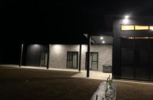 Hawera House | Executive-style home away from home.