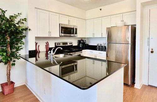 Crystal City Apartment | Executive Suite at Crystal City - 1BR, Metro, Gym, Pool, Sauna, 2 Queen Beds