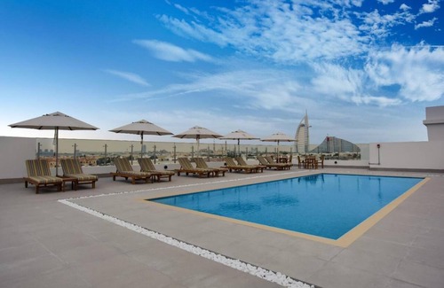 Jumeira 3 Apartment | Executive Suite Near Nostalgia Cafe By Luxury Bookings