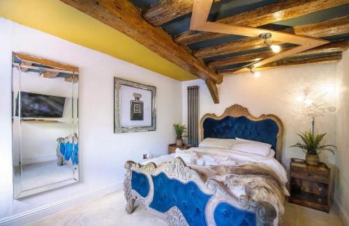 Saffron Walden Apartment | Executive Suite with Private Hot Tub SkyTV