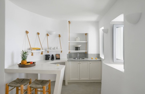 Firostefani House | Executive Suite with Caldera View & Hot Tub