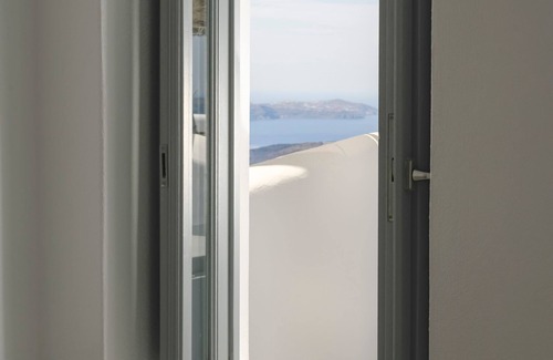 Firostefani House | Executive Suite with Caldera View & Hot Tub