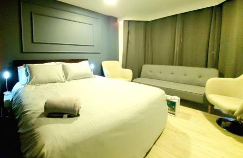 Centro International Apartment | Executive Suites Minutes From the Airport