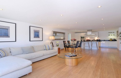 Central Aberdeen Apartment | Executive three bedroom apartment in Aberdeen’s West End