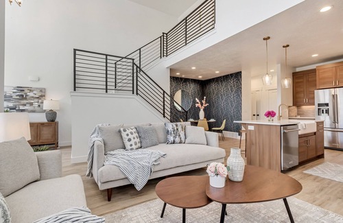Lehi House | Executive TownHome - Pet-Friendly!