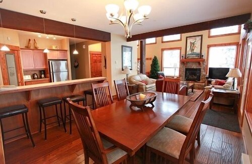 Silver Star Mountain House | Executive Vacation Home at Silver Star Mountain - Sleeps 8-10
