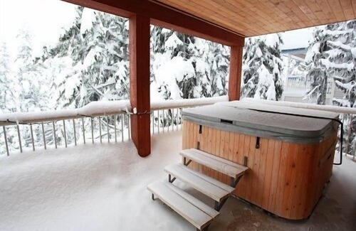 Silver Star Mountain House | Executive Vacation Home at Silver Star Mountain - Sleeps 8-10