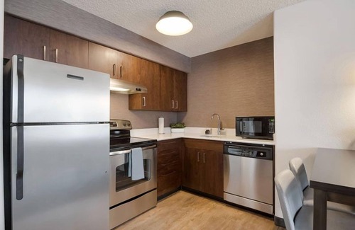 Reno/Tahoe Airport Resort | Exhilarating escapade! Unit with Fully-equipped Kitchen and FREE Breakfast!