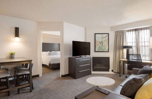 Reno/Tahoe Airport Resort | Exhilarating escapade! Unit with Fully-equipped Kitchen and FREE Breakfast!